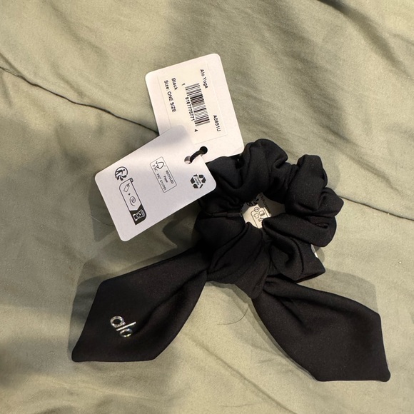 Alo Airlift Rhythm Scrunchie - Picture 2 of 2